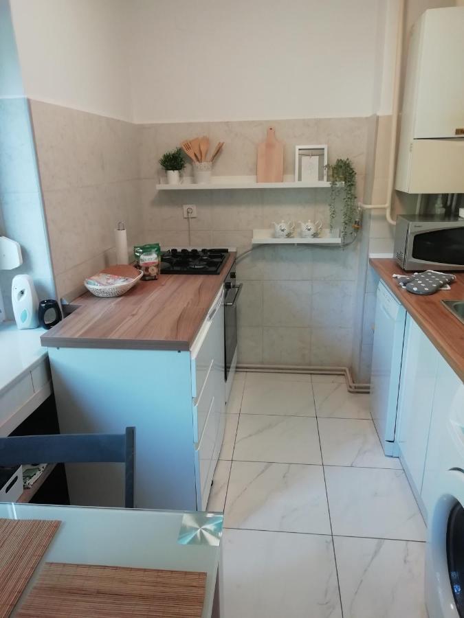 Sarmantni Apartman Malecka Zagabria Esterno foto